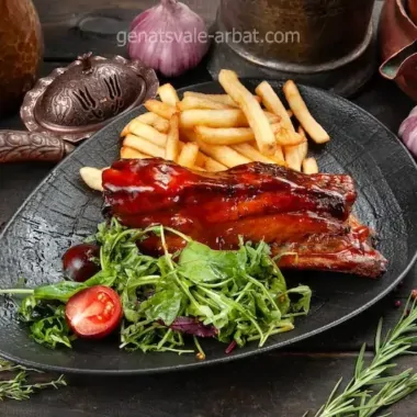 Жареные свиные ребра в соусе BBQ
