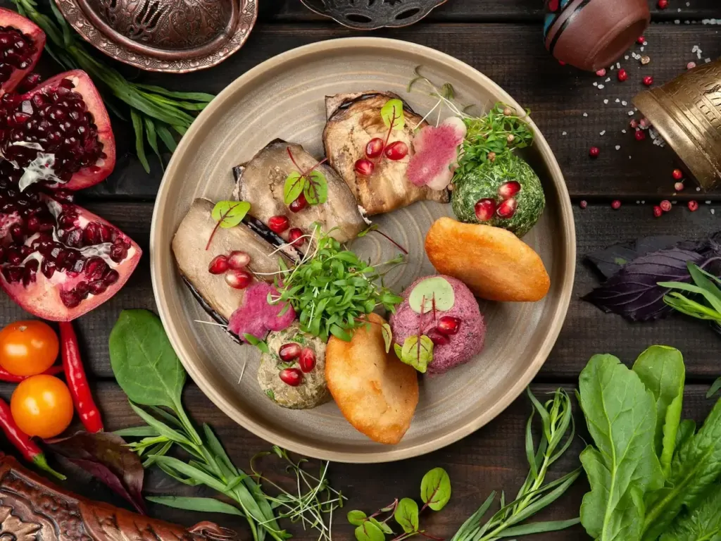 Ассорти пхали: шпинат, свёкла и стручковая фасоль с орехами