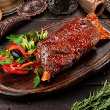 Баранья лопатка с овощами